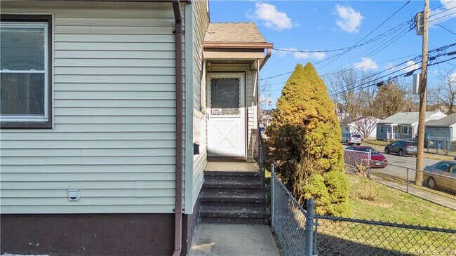 Building Photo - 667 Park St