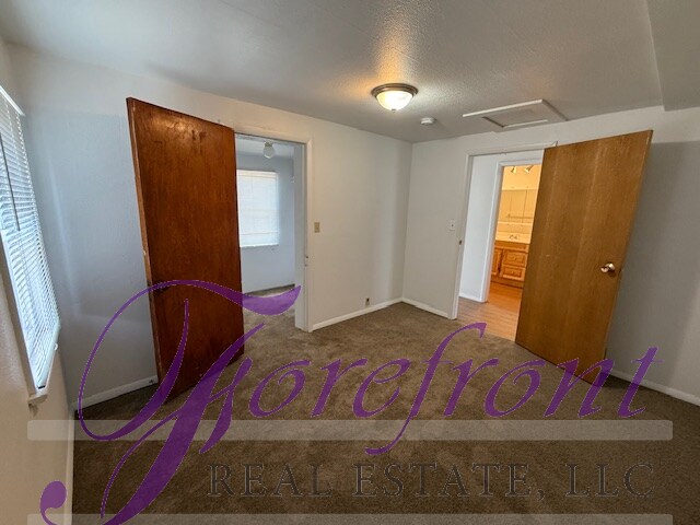 Building Photo - 1120 S Willow St