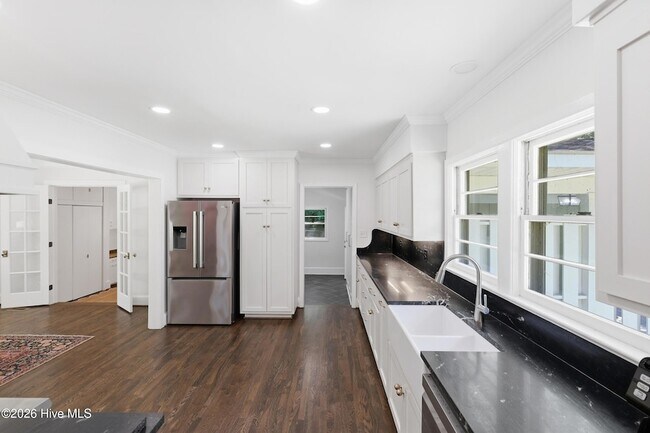 Building Photo - 105 Bunn Ave