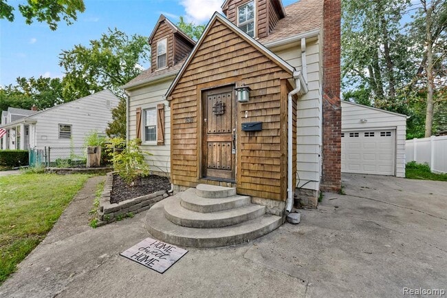 Building Photo - 1674 Eaton Rd