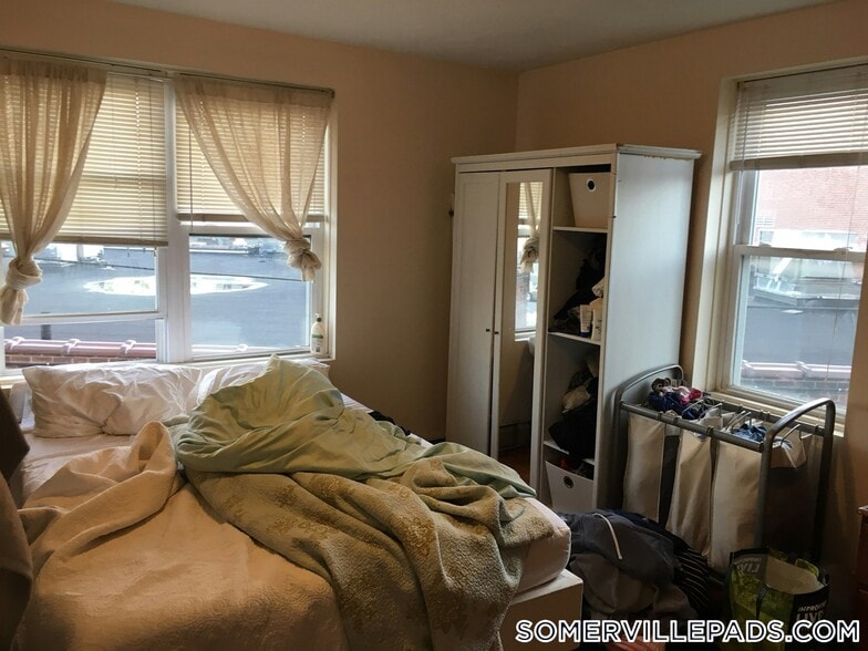 Building Photo - 402 Highland Ave