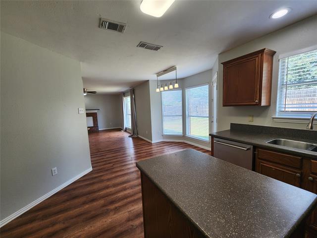 Building Photo - 1225 Lake Haven Dr