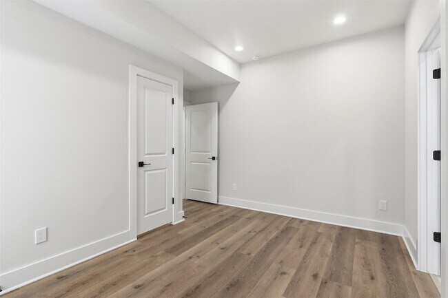 Building Photo - 9403 F Hammerly Boulevard Unit G