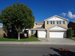 Building Photo - Spacious Quartz Hill 2 Story Home Offering...