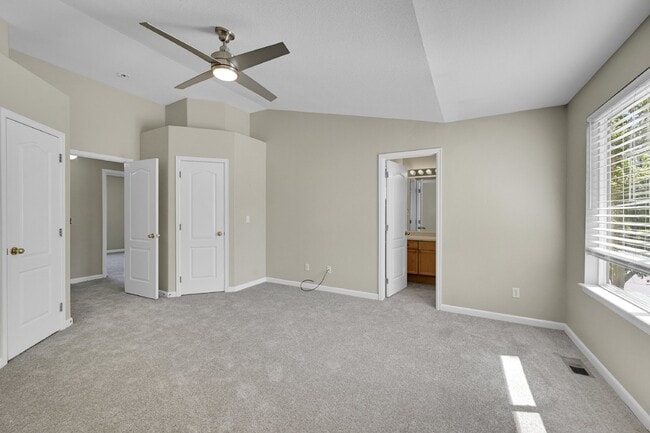 Building Photo - $1,995 - 4 Bed,2.5 Bathroom Home  in Colorado Springs with in Unit Laundry and Fenced in yard!