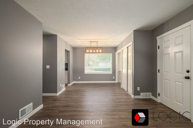 Building Photo - 4 br, 2 bath House - 4050 Porter Ave.