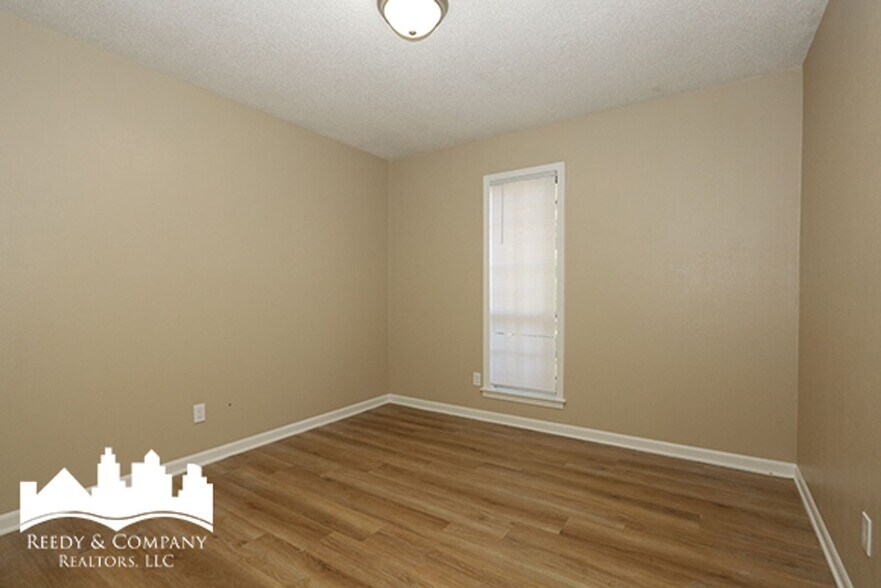 Building Photo - 3054 Pine Allee Cove