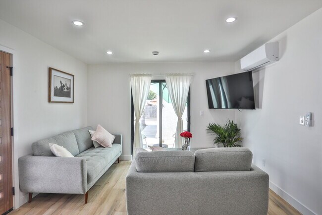 Building Photo - OPEH HOUSE SAT 05/02/26 10 am - 3 pm  Beautiful, Fully Furnished 1BR w/ appliances wash/dryer INCL