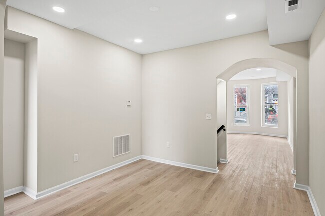 Building Photo - 139 N Lakewood Ave