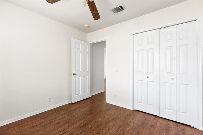 Building Photo - 106 Wisteria Dr