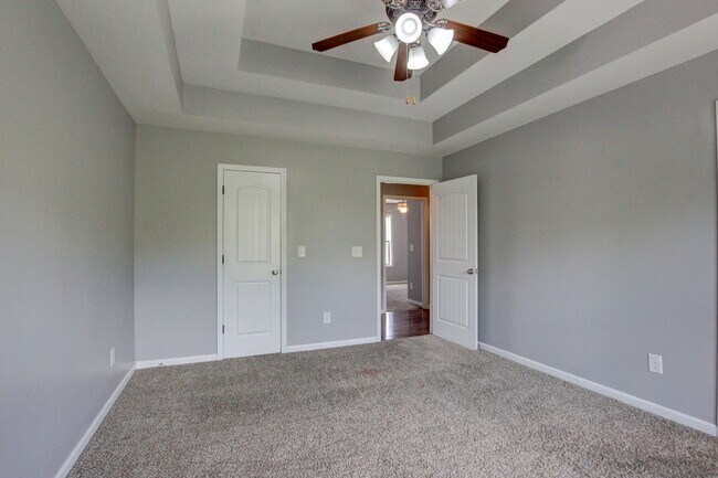 Building Photo - Sweet Splitlevel with Awesome Basement Area