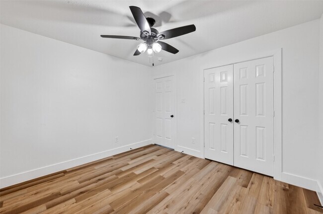 Building Photo - 2018 Village Ct Ln