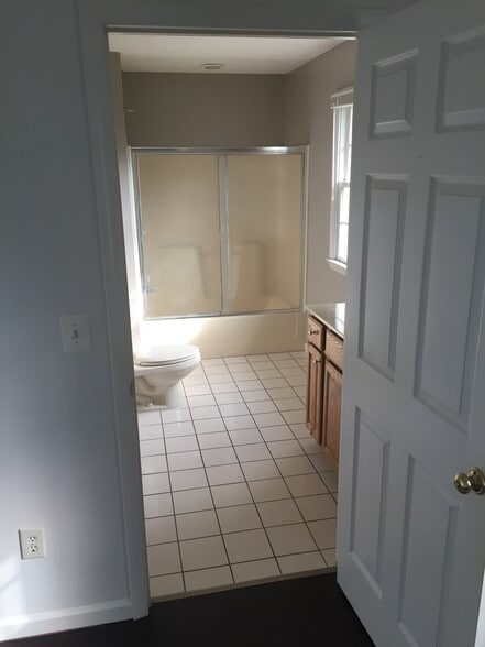 Building Photo - 251 Rembrandt Dr