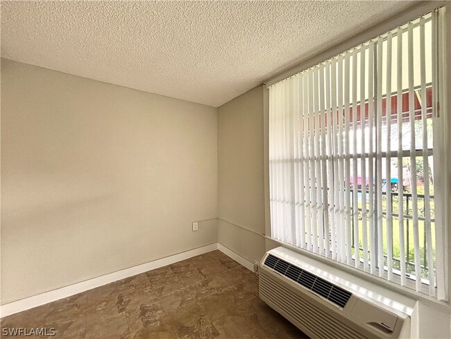 Building Photo - 2555 Tamiami Trail N