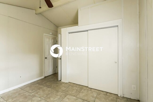 Building Photo - 4 Bedroom Pet-Friendly Home in Middleburg,...
