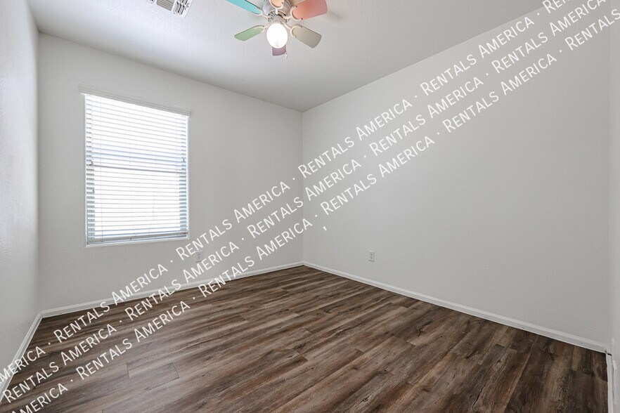 Building Photo - 2047 S 160th Ln