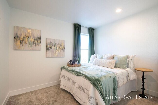 Building Photo - 3645 Verde Dr