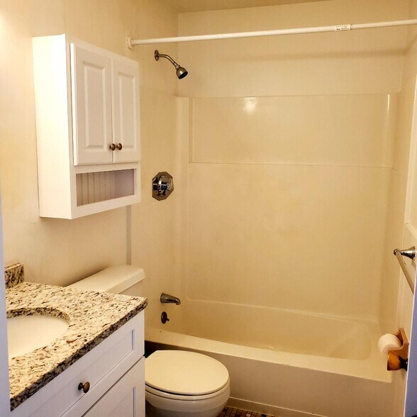 Building Photo - 49 Spencer Rd