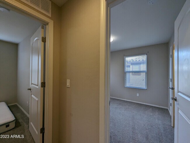 Building Photo - 1253 N 166th Ave