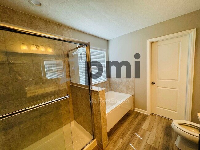 Building Photo - 5749 Shadowfair Ln