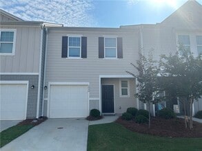 Building Photo - 1040 Paddington Dr