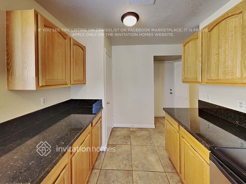 Building Photo - 2500 N Cholla St