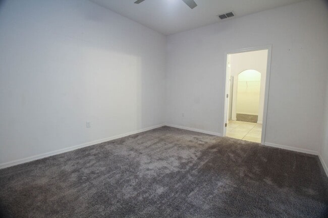 Building Photo - 224 Highland Meadows Ave