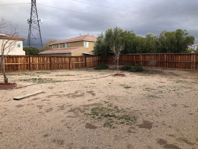 Building Photo - Big, Beautiful 3Bedroom 2Bathroom Home In ...