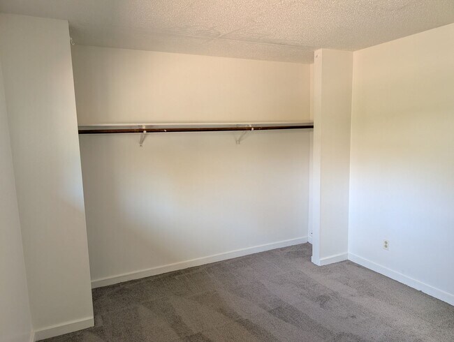 Building Photo - S0255