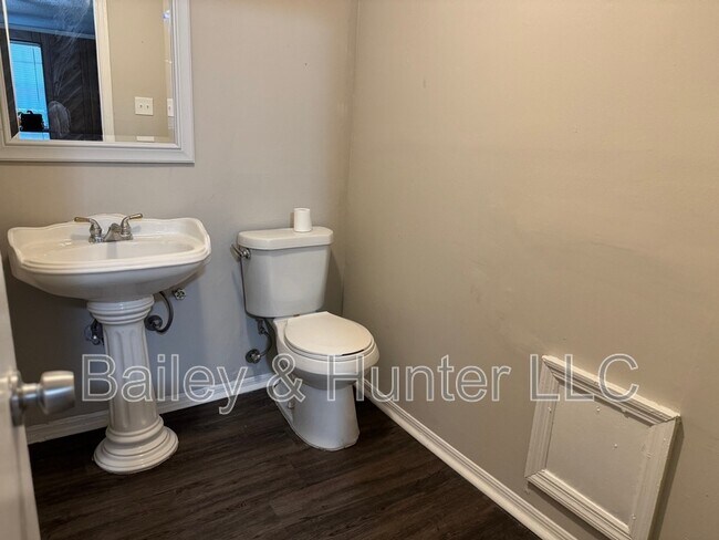 Building Photo - 4515 Doral Dr SW