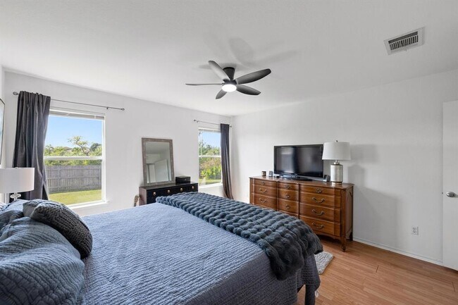 Building Photo - 13001 Carillon Way