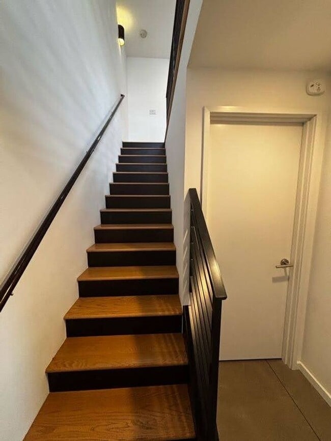 Building Photo - Modern Townhome For Lease Near Columbia City | 2 Bed | 2.5 Bath | A/C | Covered Parking