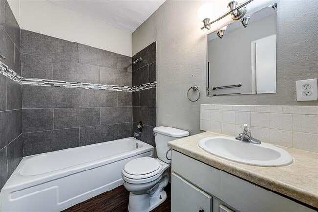 Building Photo - 1935 W Stone St