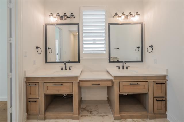 Building Photo - 2105 Tremont Dr