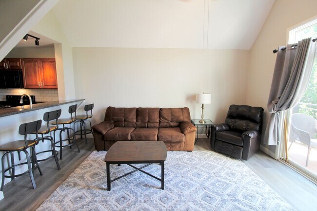 Building Photo - 1348 Hunters Rd