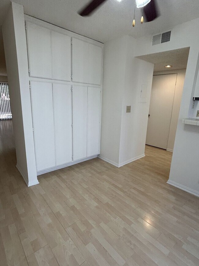 Building Photo - Cozy 3 bedroom Condo in the most desired neighborhood at City of Alhambra