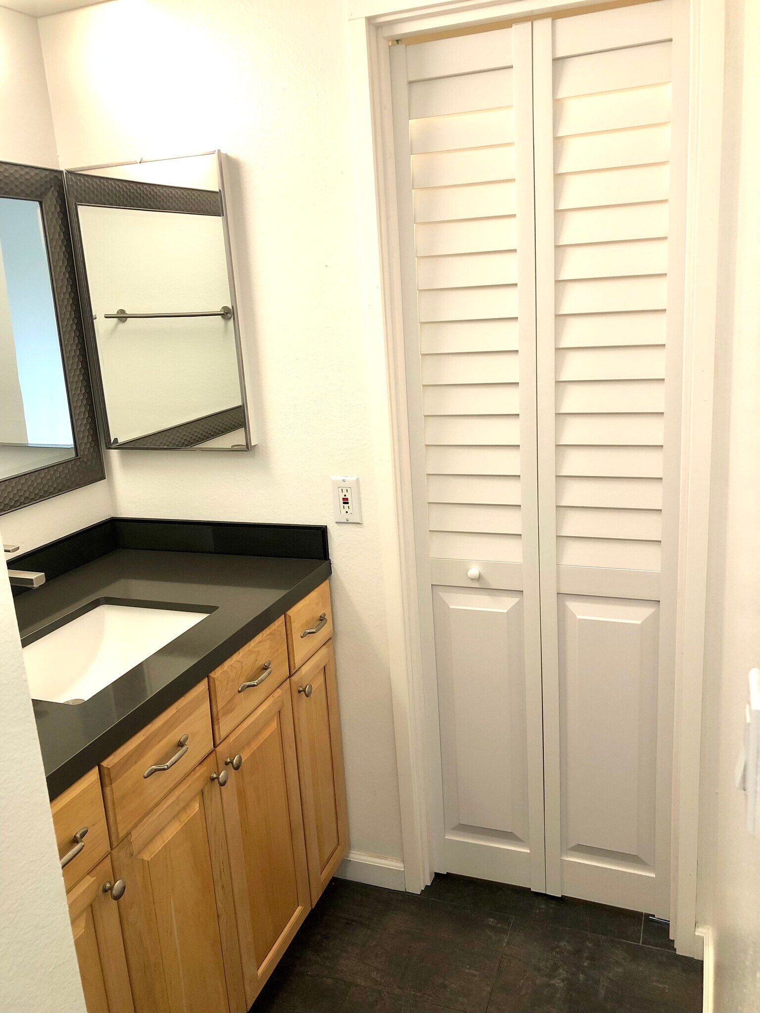 Building Photo - 6780 Friars Rd