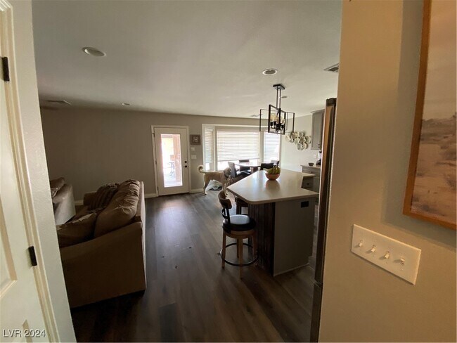 Building Photo - 1005 E McKnight Ave