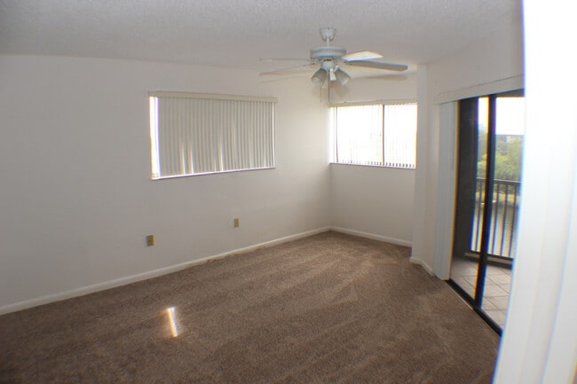 Building Photo - 2/2 Condo with Marina and River Views-Includes cable and water