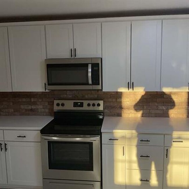 Building Photo - For Rent – 3 Bed, 1 Bath Home in Bristol, ...