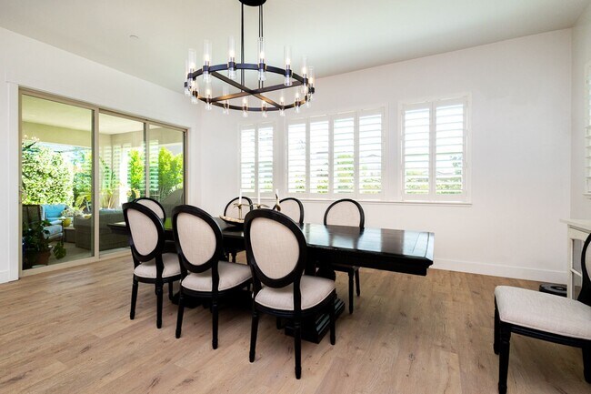 Building Photo - Gorgeous Custom Upgraded Serrano Home!