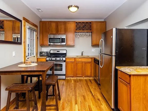 Building Photo - 3036 W Cullom Ave