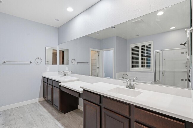 Building Photo - 23111 Via Del Oro