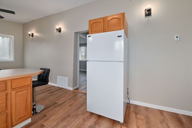 Building Photo - ADORABLE YEAR-ROUND SOLDOTNA HOME!