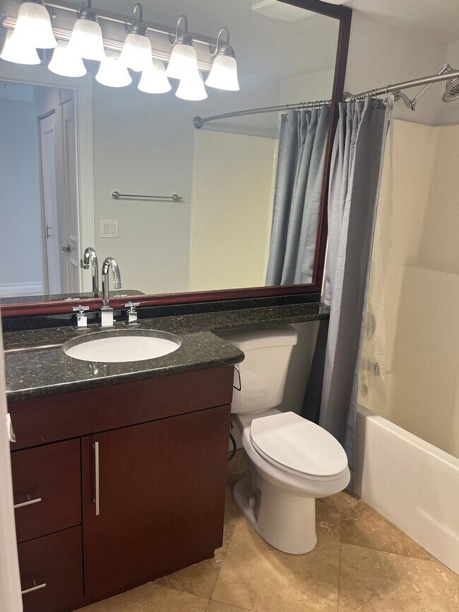 Building Photo - Amazing upgraded penthouse level unfurnish...