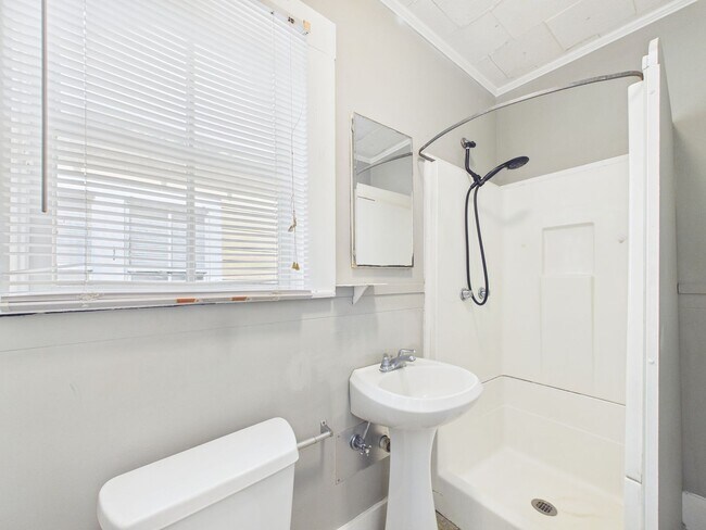 Building Photo - COMING SOON! 1 Bed, 1 Bath Cottage Near UL!