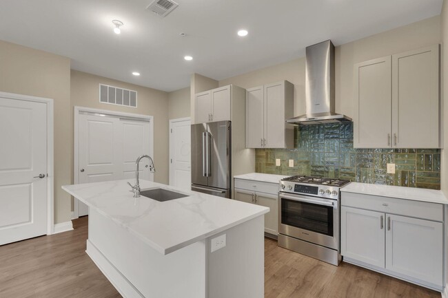 Building Photo - 6633 Dale Dr