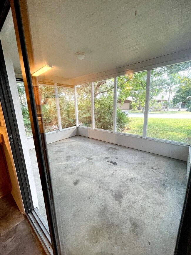 Building Photo - 3 bed 2 bath Single Family Home in Port Orange