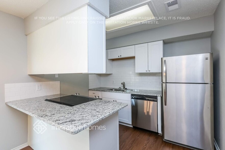 Building Photo - 627 Plainview Dr