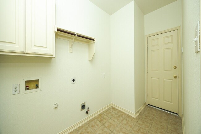Building Photo - Spacious 4-Bedroom Home with Large Backyard in Rowlett